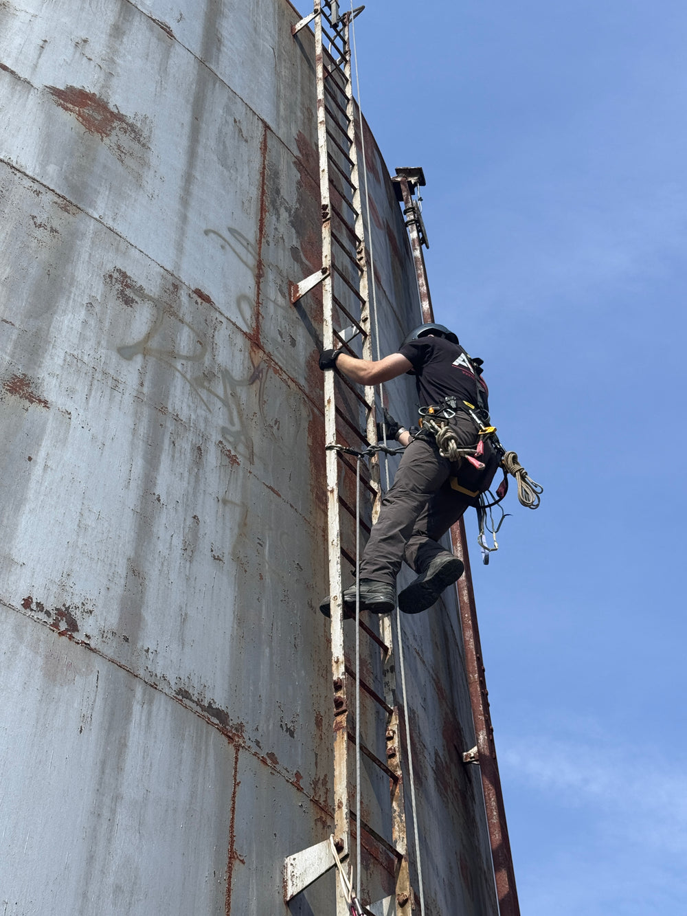 Structural Lead Climbing for Rescue