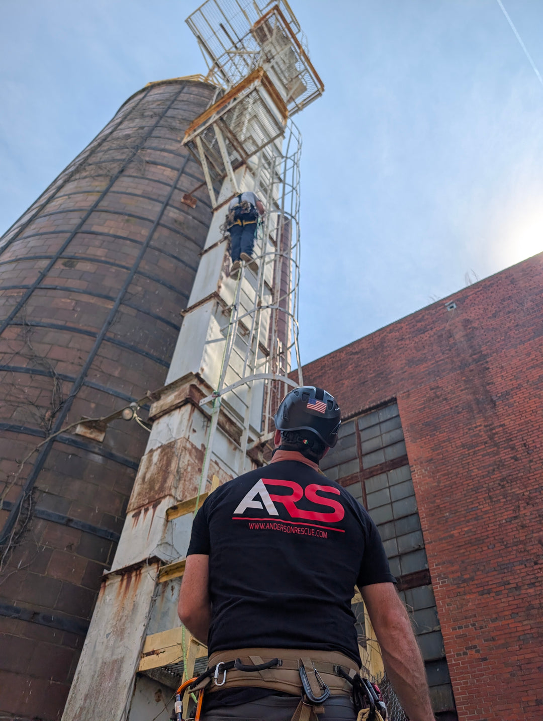 Structural Lead Climbing for Rescue