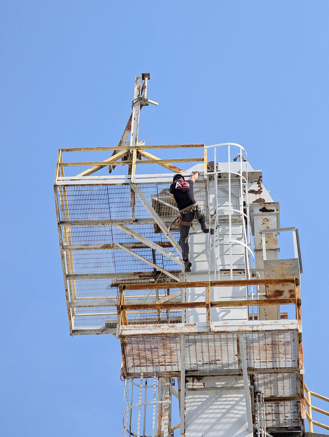 Structural Lead Climbing for Rescue