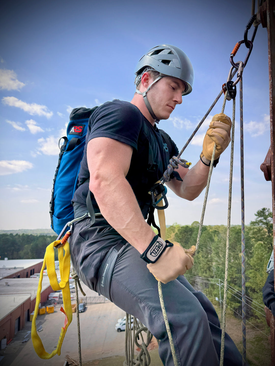 Structural Lead Climbing for Rescue